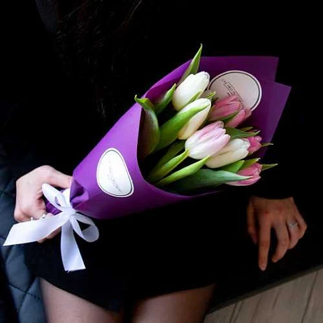 Букет из 7 тюльпанов "Вайт Пинк" (От 30 букетов)